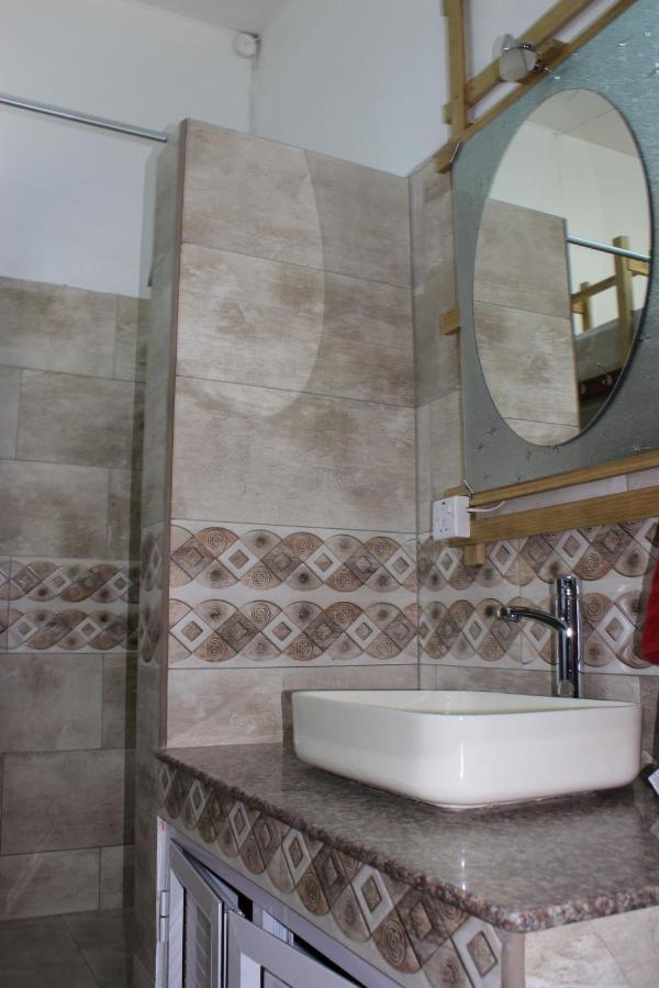 Lebovallon B&B Mahebourg Bagian luar foto