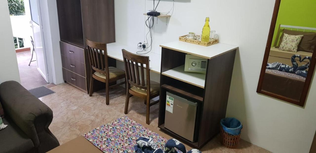 Lebovallon B&B Mahebourg Bagian luar foto