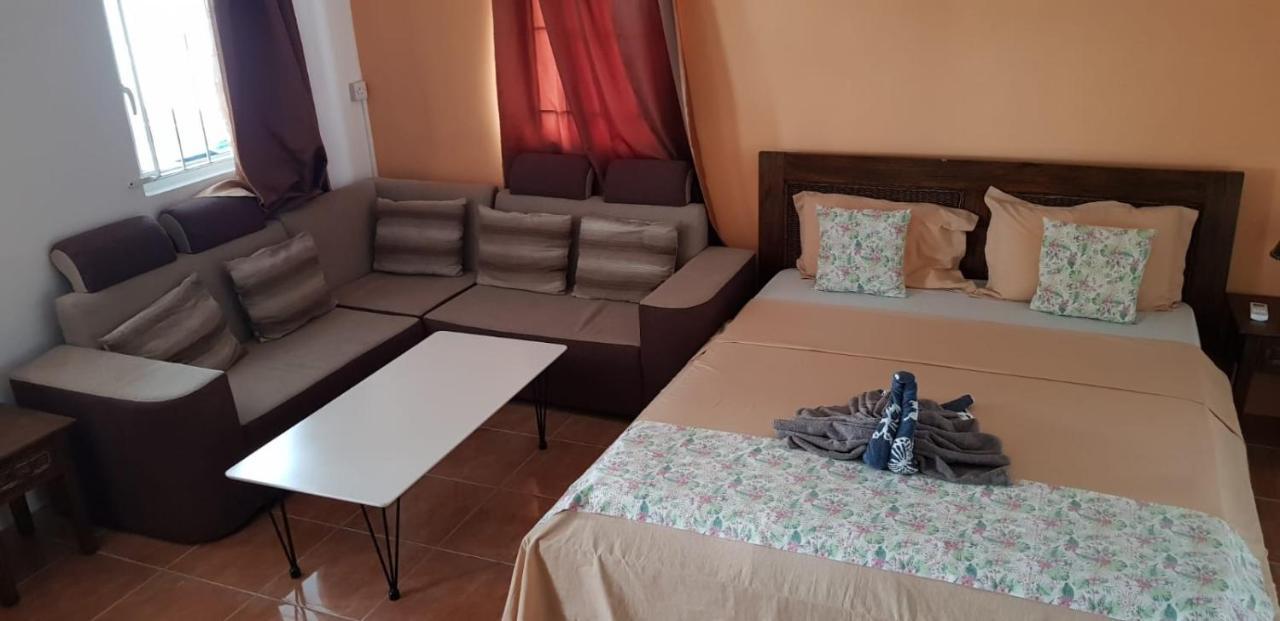 Lebovallon B&B Mahebourg Bagian luar foto