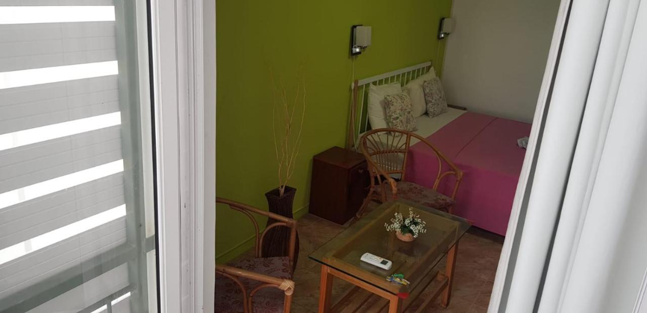 Lebovallon B&B Mahebourg Bagian luar foto