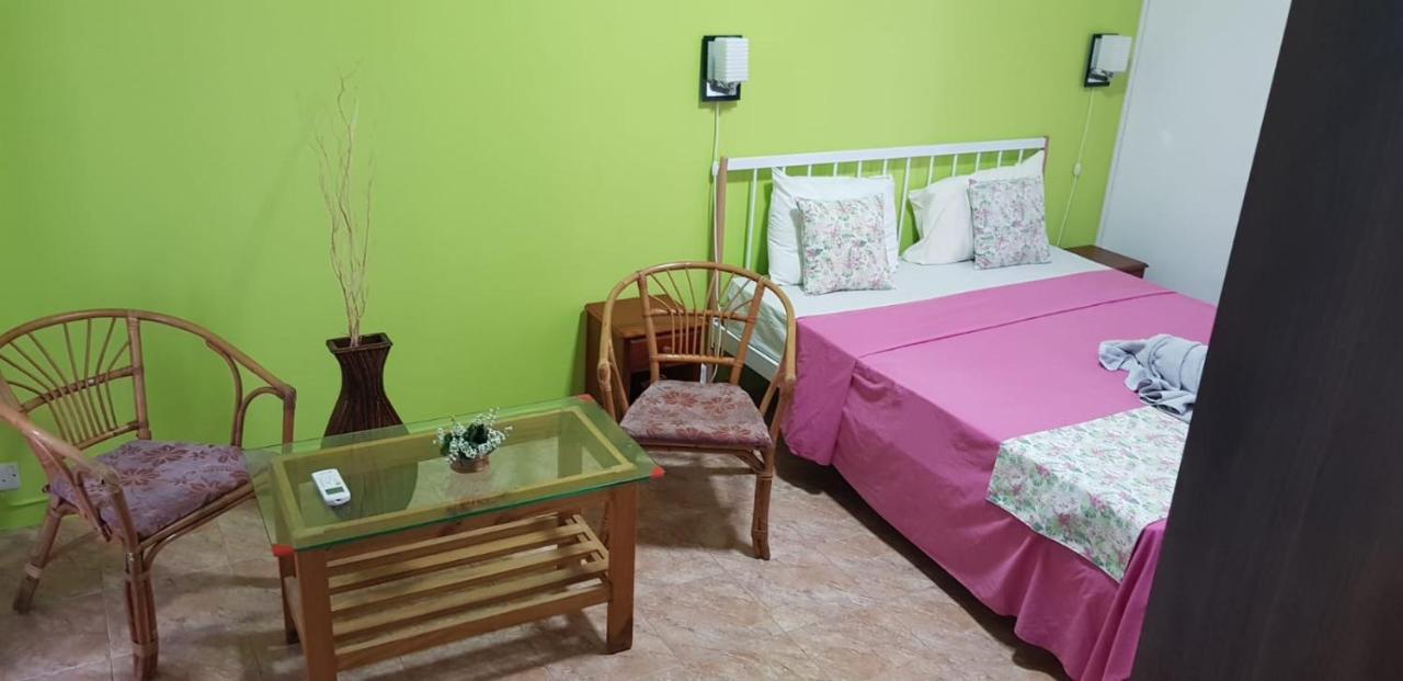 Lebovallon B&B Mahebourg Bagian luar foto