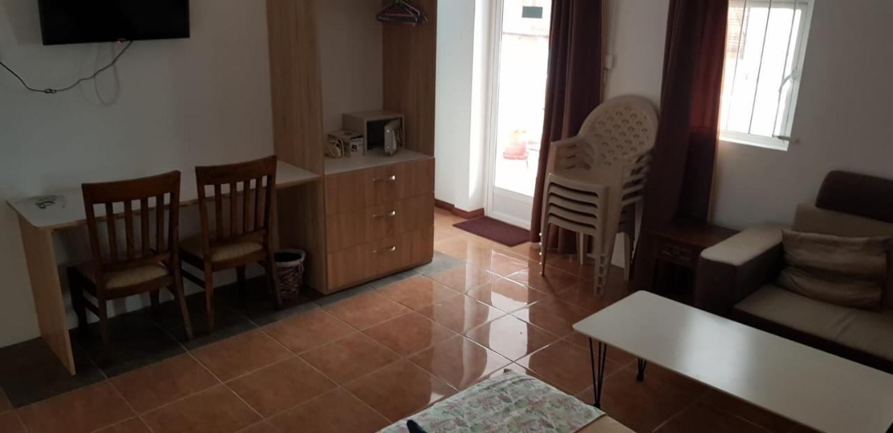 Lebovallon B&B Mahebourg Bagian luar foto