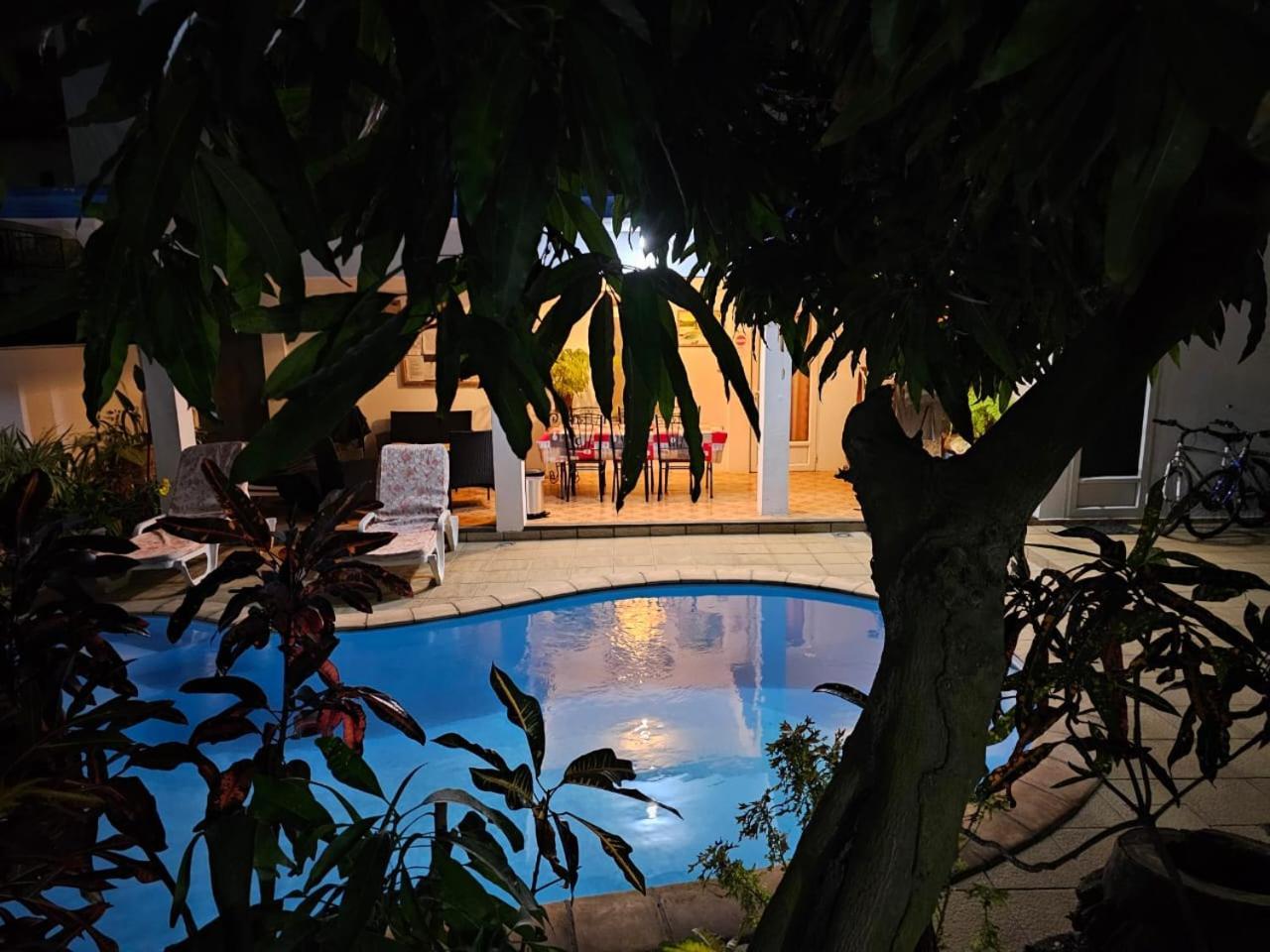 Lebovallon B&B Mahebourg Bagian luar foto