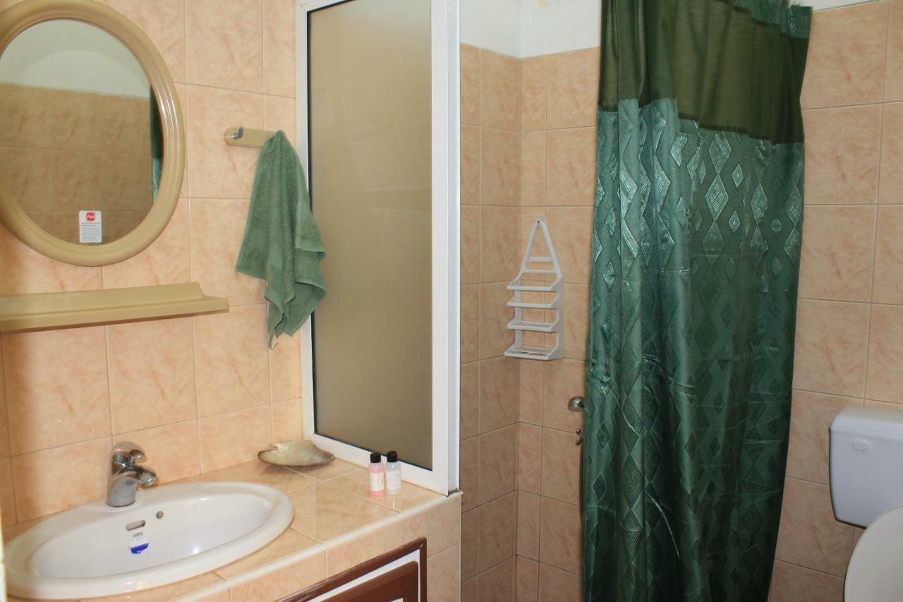 Lebovallon B&B Mahebourg Bagian luar foto