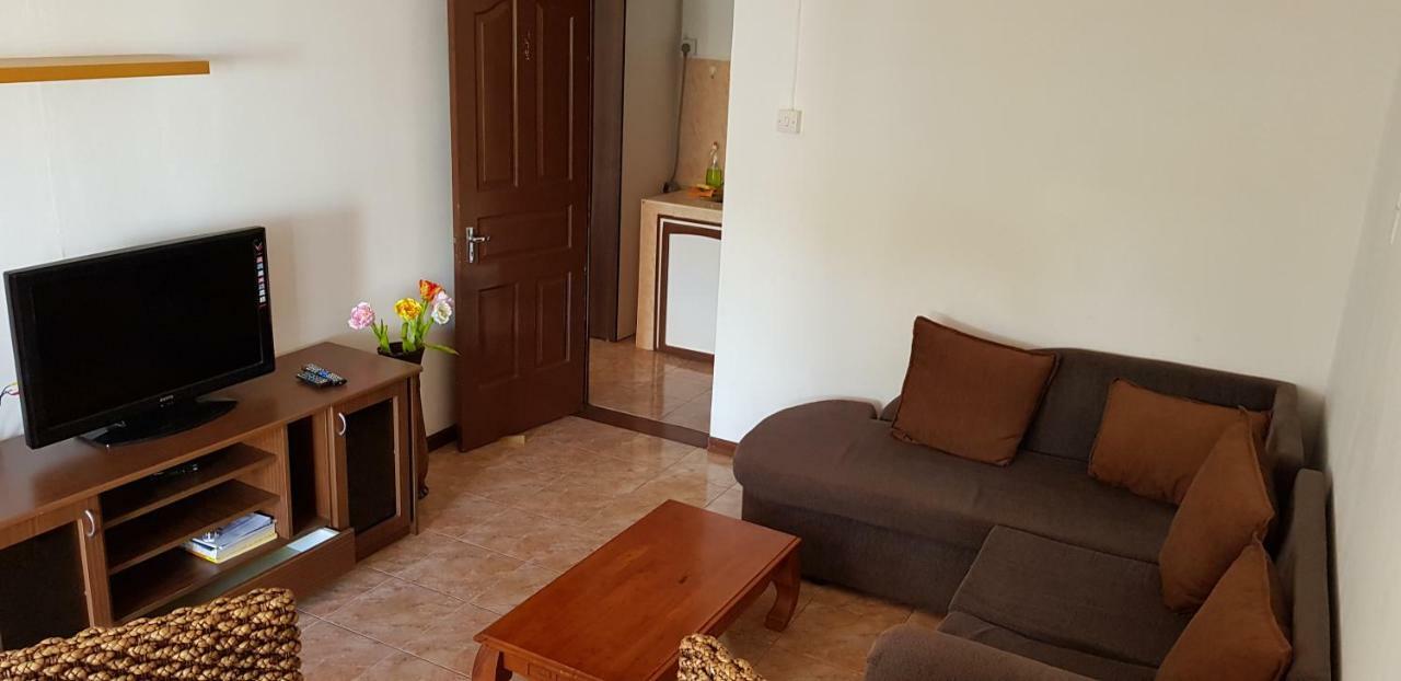 Lebovallon B&B Mahebourg Bagian luar foto