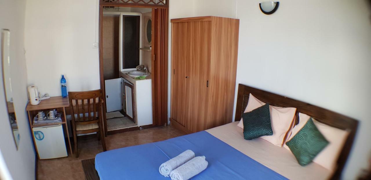 Lebovallon B&B Mahebourg Bagian luar foto