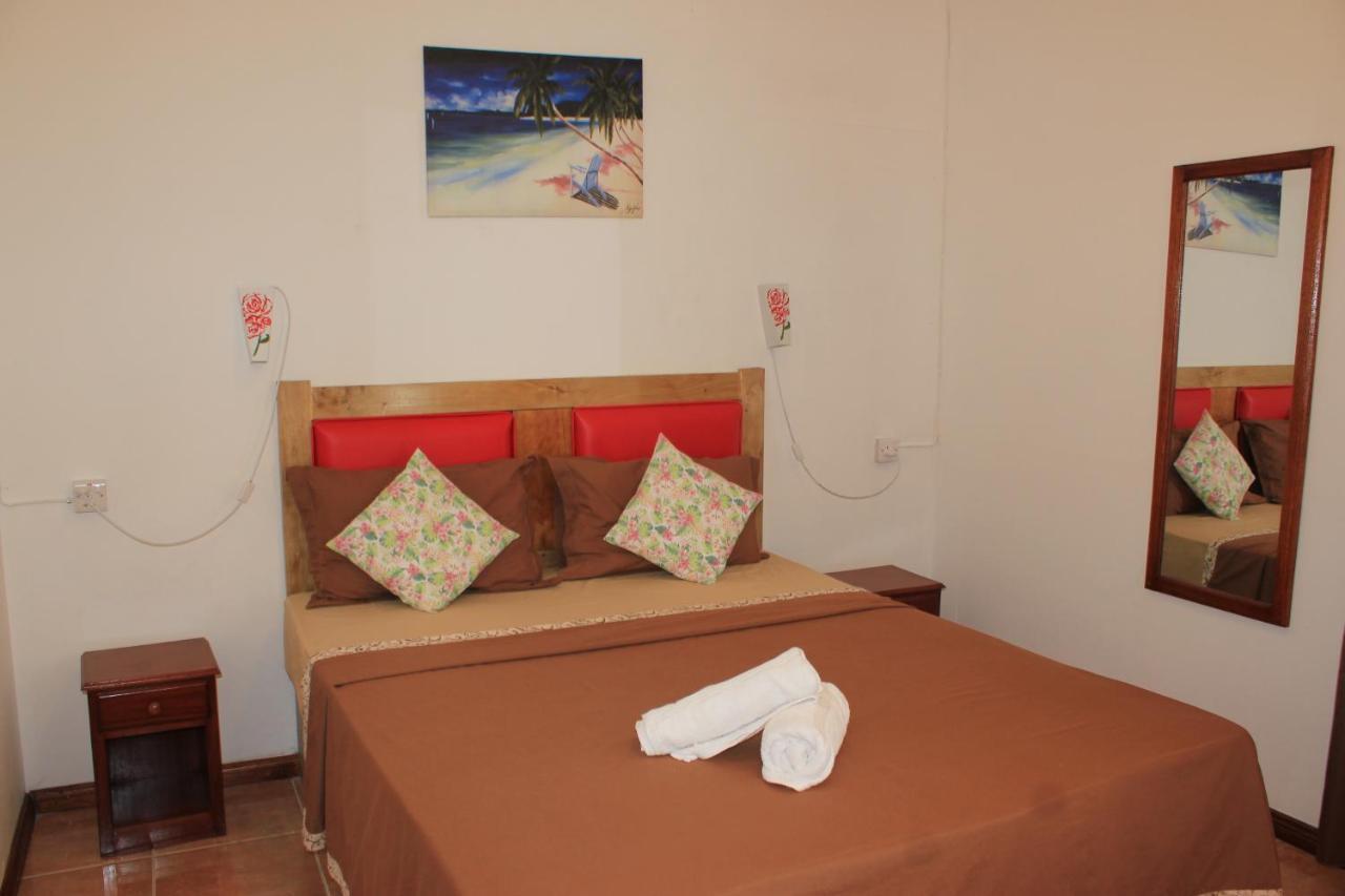 Lebovallon B&B Mahebourg Bagian luar foto