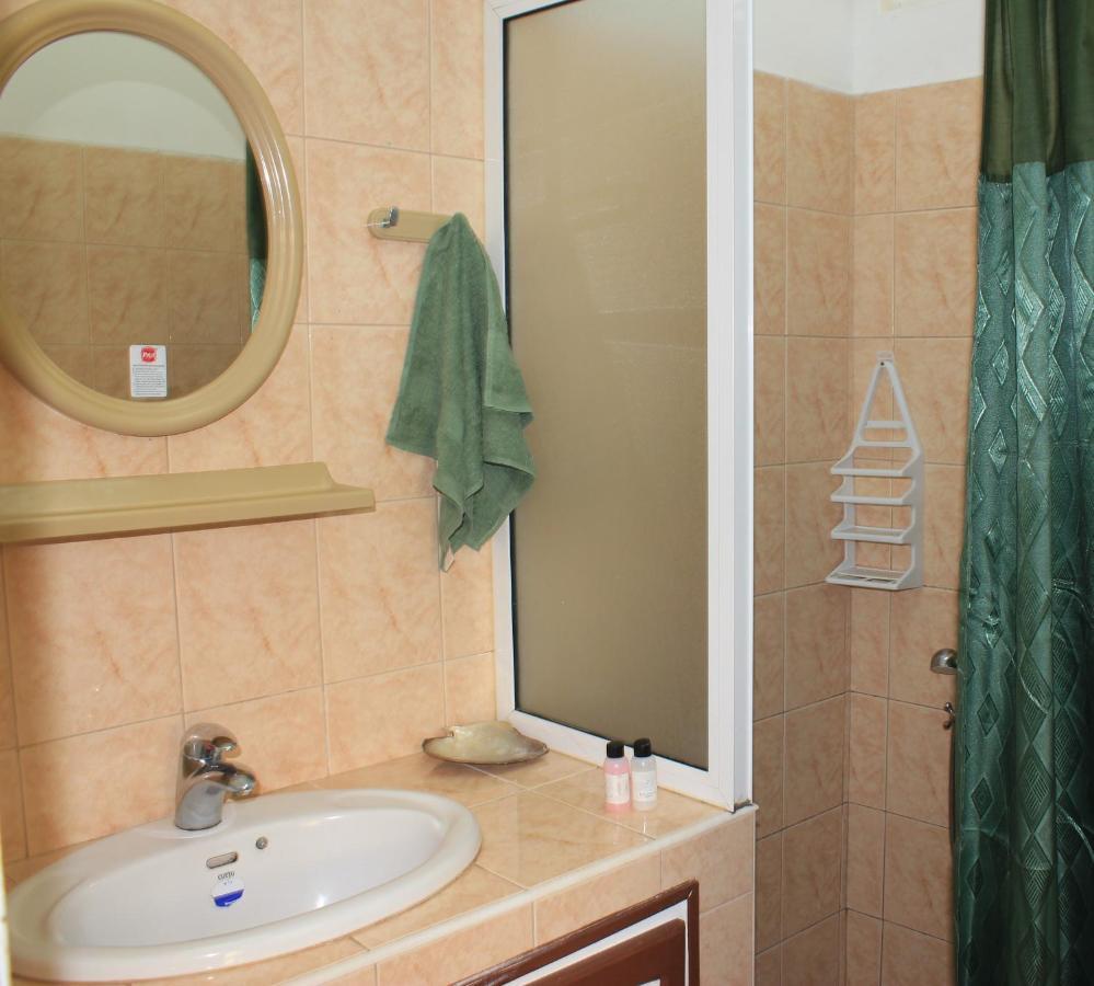 Lebovallon B&B Mahebourg Bagian luar foto